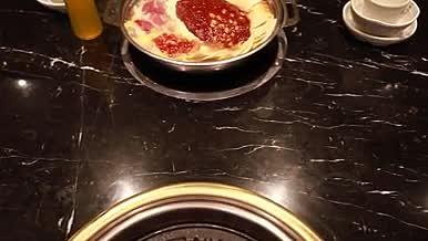 实拍特色广东美食小板烤肉视频的预览图